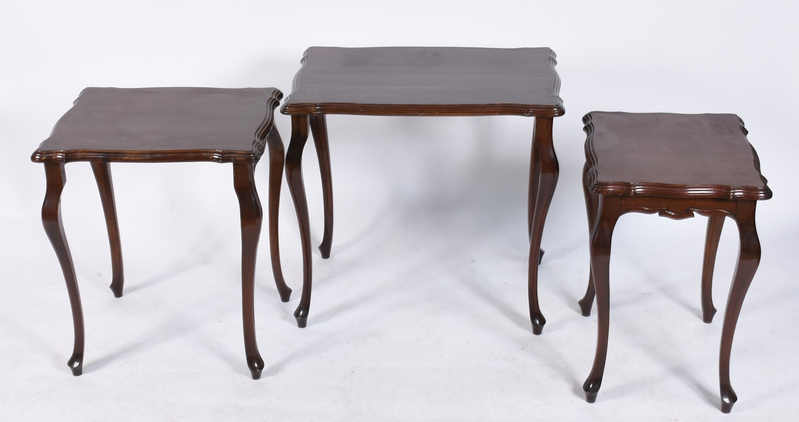 Mesa ninho de madeira nobre com 3 peças, bordas frisadas e pernas... - foto 4 de 5