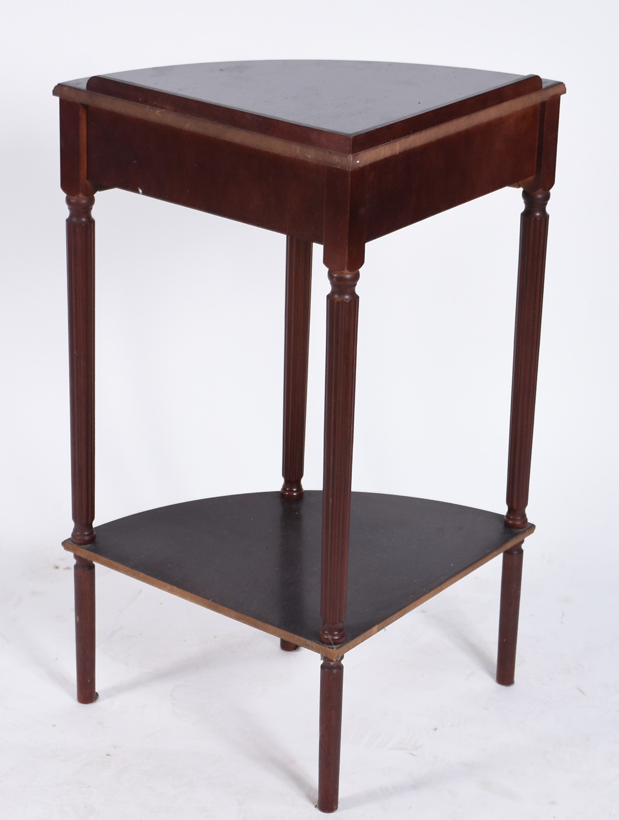 Mesa de canto com 1 gaveta e platô inferior na forma triangular. - foto 5 de 5