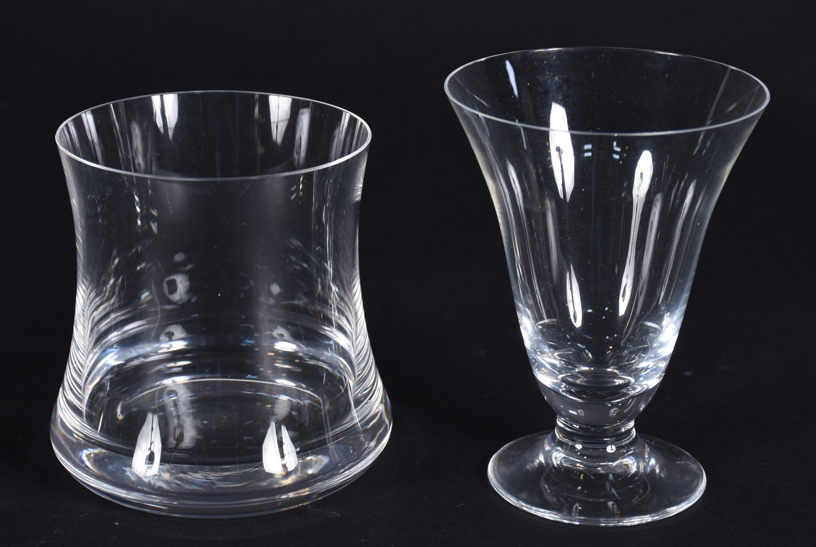 Serviço de copos em fino cristal europeu, sendo: 12 para whisky, 12... - foto 3 de 4