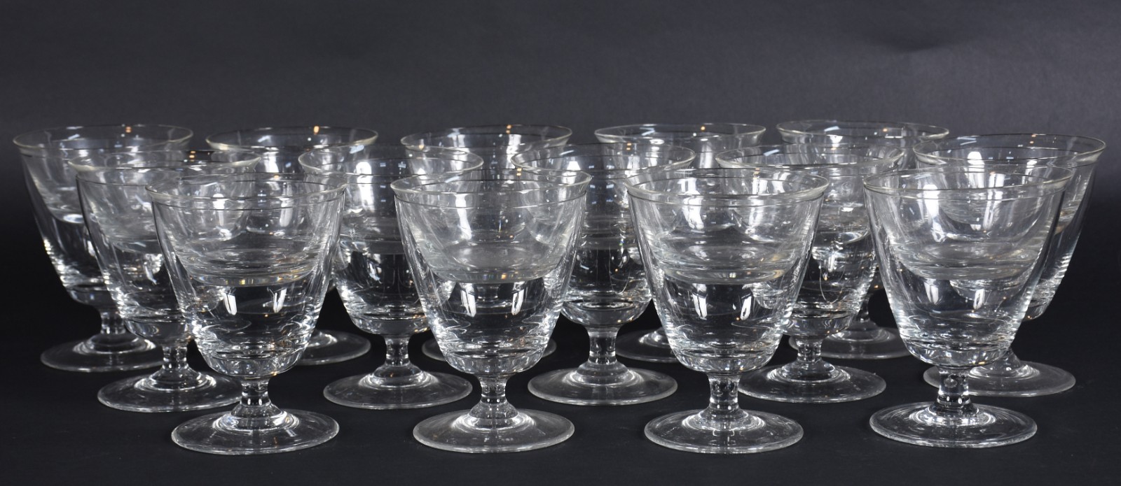 Quatorze taças de cristal para coquetel de camarão. - foto 1 de 4