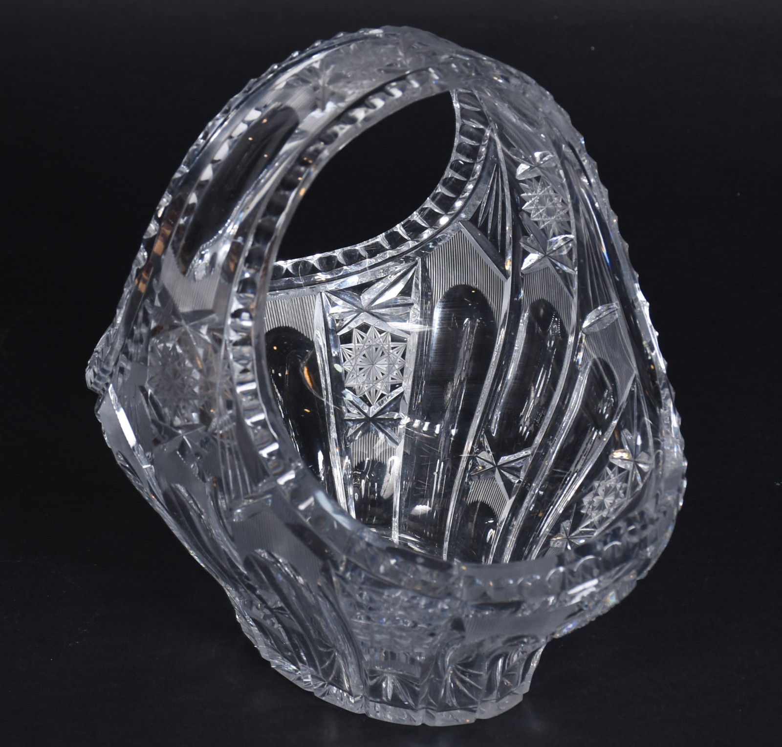Cesta de cristal tcheco lapidado. - foto 1 de 4