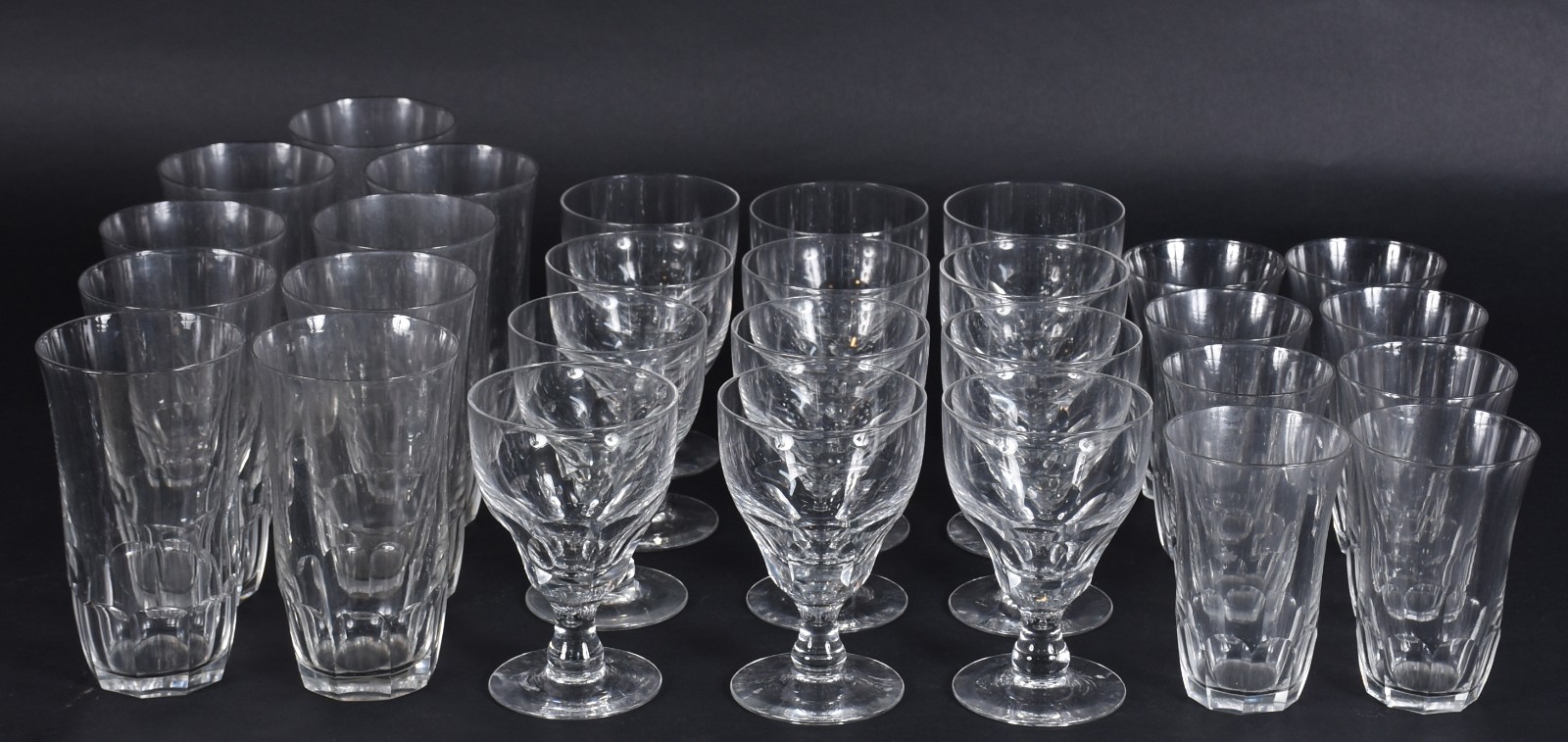 Serviço de copos de cristal facetado composto de: 12 taças para... - foto 1 de 3