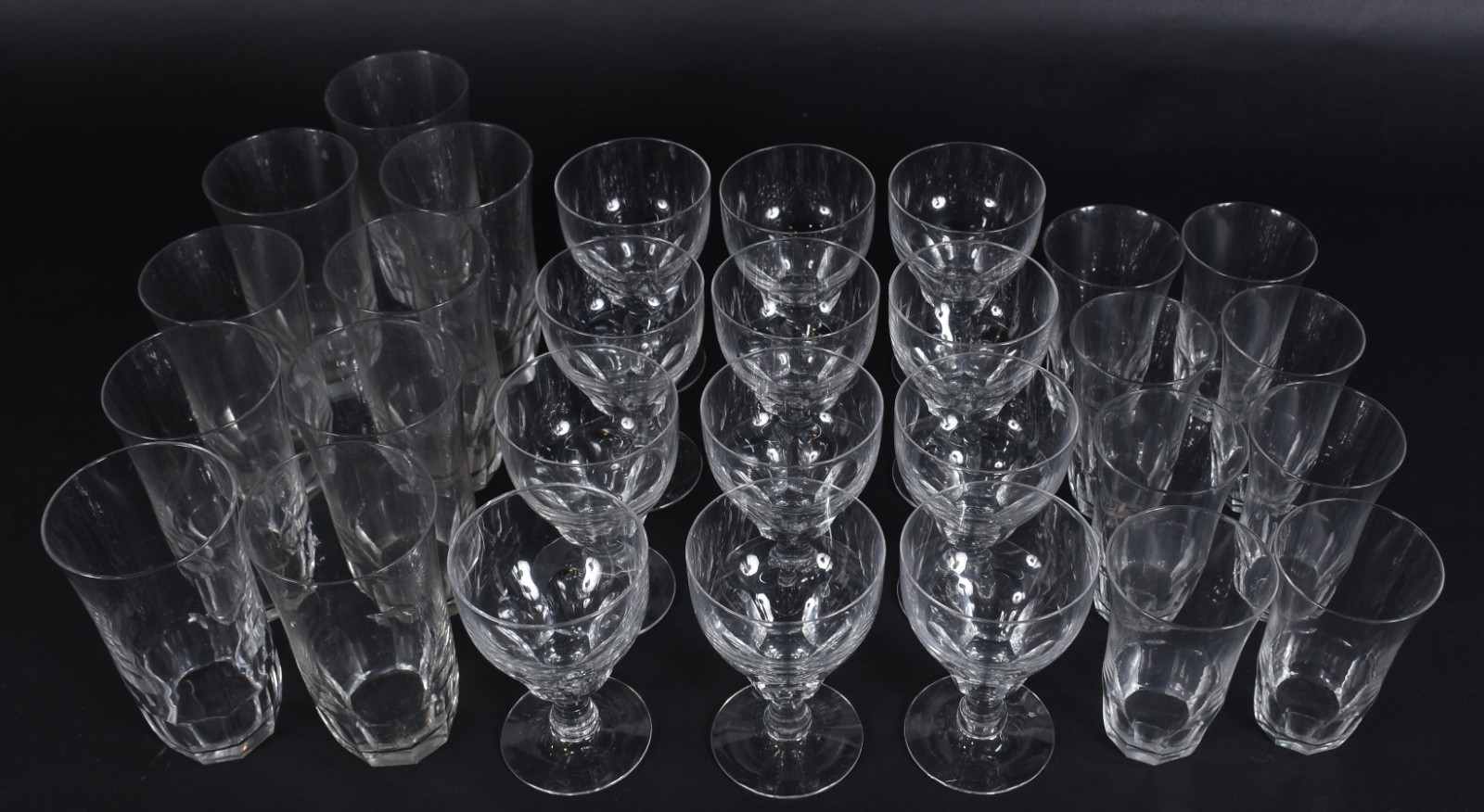 Serviço de copos de cristal facetado composto de: 12 taças para... - foto 2 de 3
