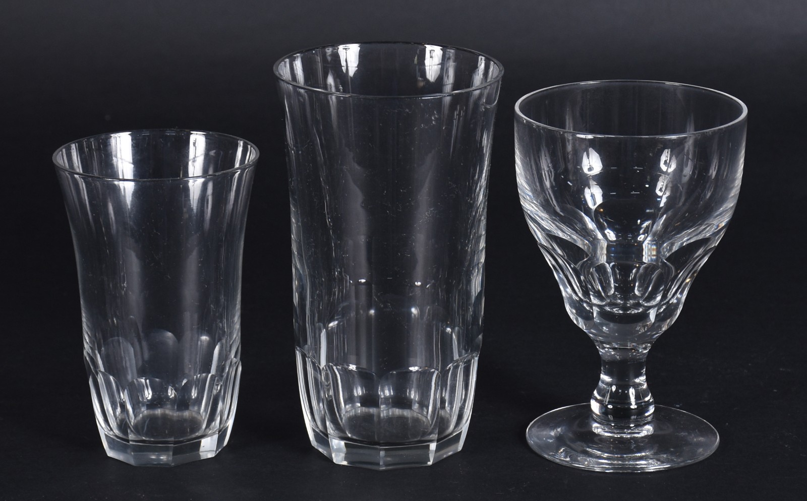 Serviço de copos de cristal facetado composto de: 12 taças para... - foto 3 de 3