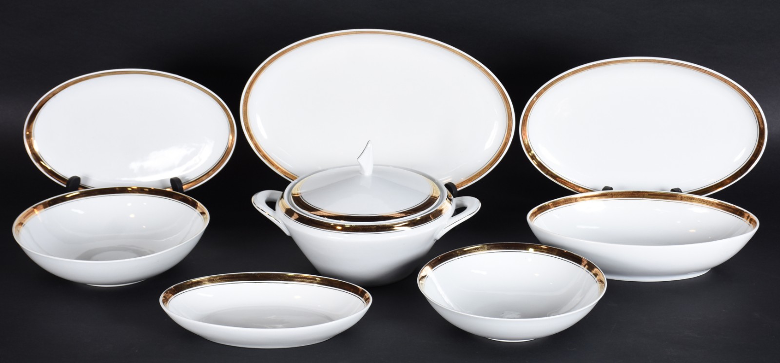 Serviço de jantar de porcelana Steatita do Paraná, na cor branca com... - foto 3 de 7