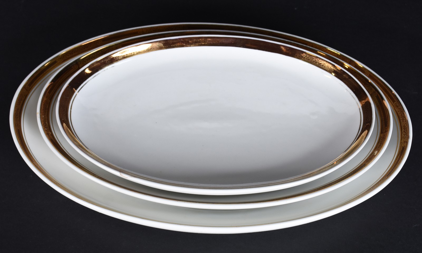 Serviço de jantar de porcelana Steatita do Paraná, na cor branca com... - foto 6 de 7