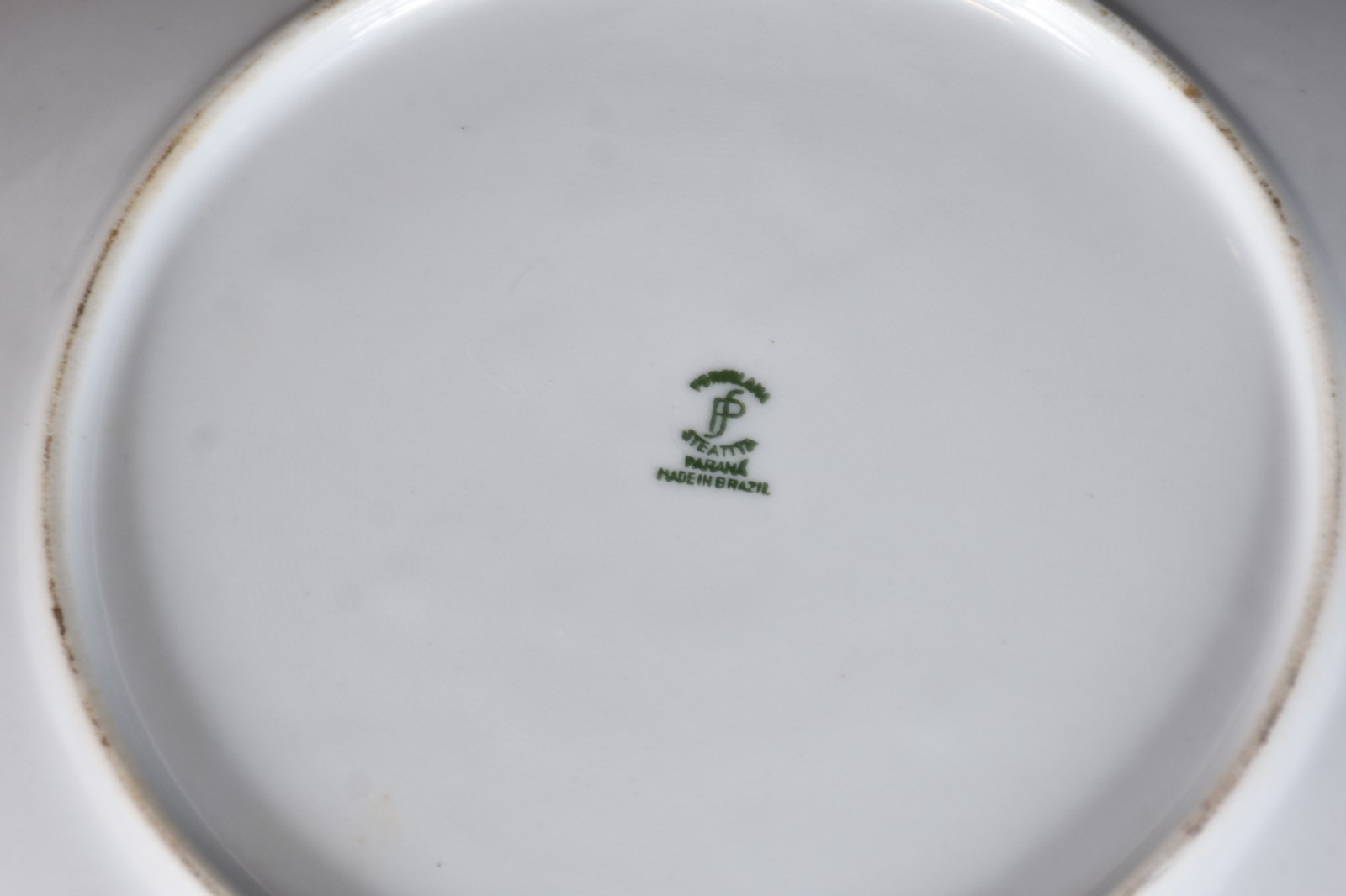 Serviço de jantar de porcelana Steatita do Paraná, na cor branca com... - foto 7 de 7