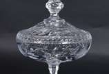 Elegante compoteira de cristal tcheco lapidado. - Elegante compoteira de cristal tcheco lapidado.