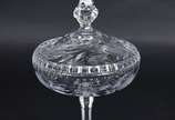 Elegante compoteira de cristal tcheco lapidado. - Elegante compoteira de cristal tcheco lapidado.