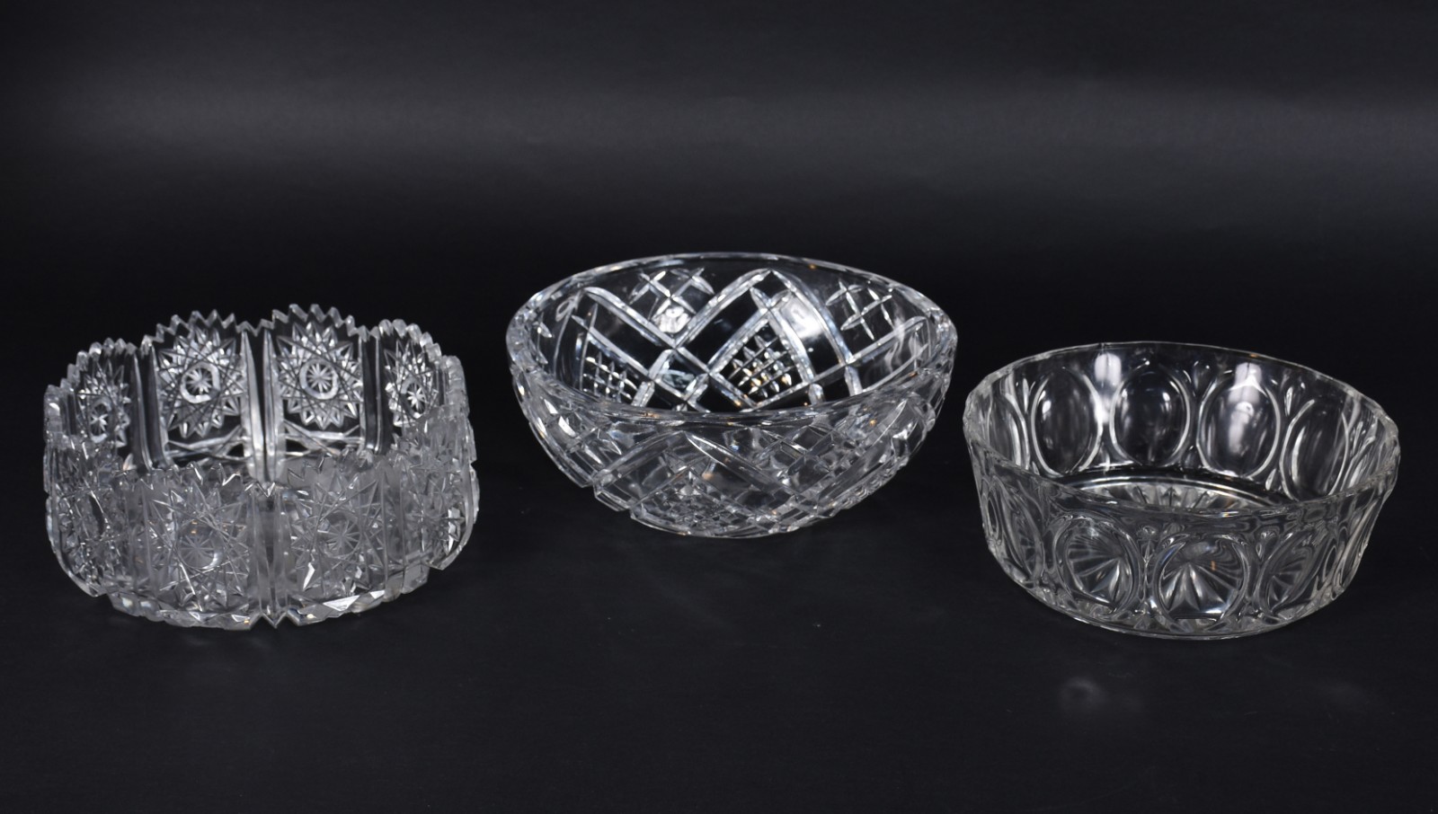 Três bowls de cristal de diversas procedências. - foto 1 de 3
