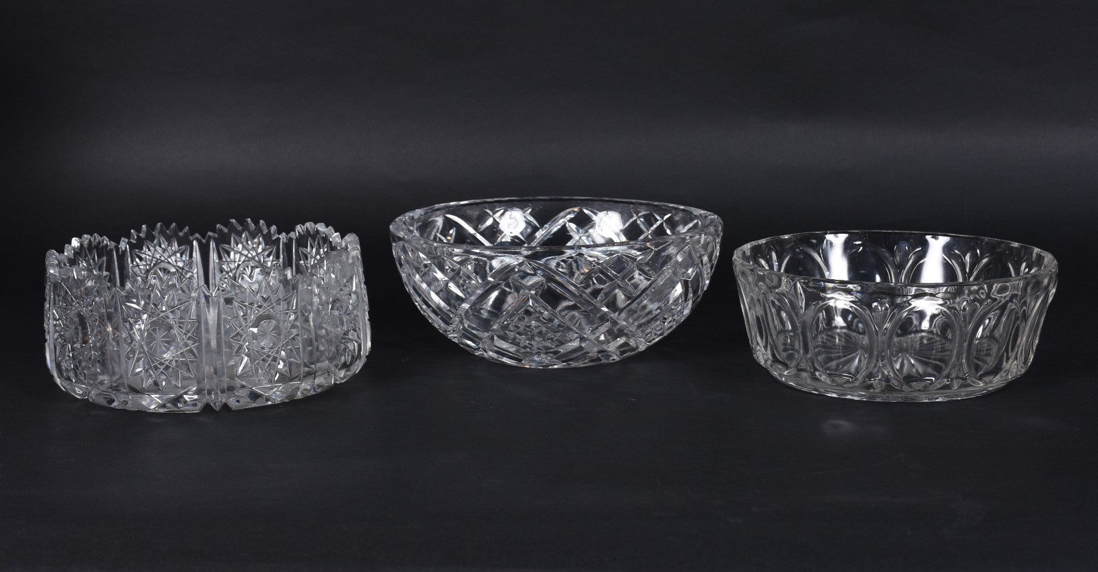 Três bowls de cristal de diversas procedências. - foto 2 de 3