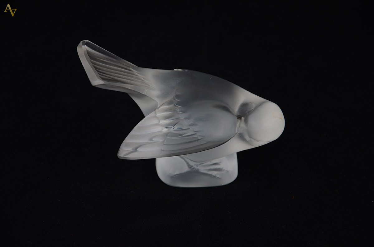 LALIQUE - Pequeno pássaro em cristal. Altura: 8 cm. Assinado - foto 1 de 2