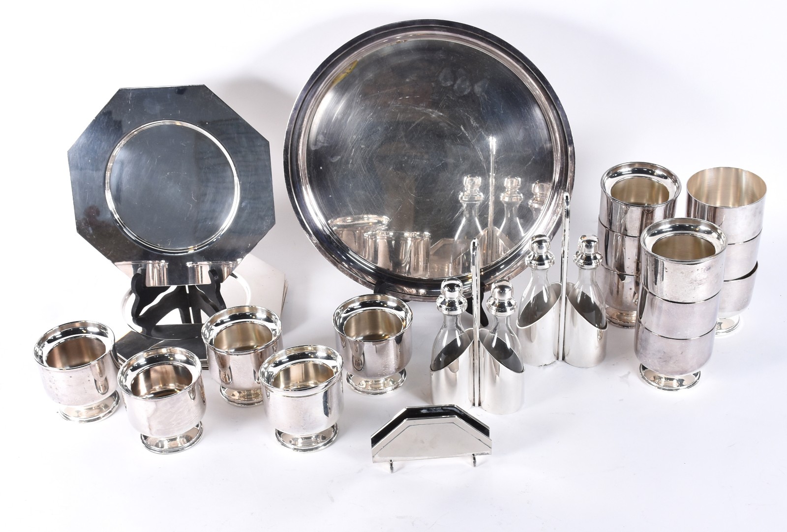 Diversas peças de metal prateado, na maioria Saint James, composto... - foto 2 de 6