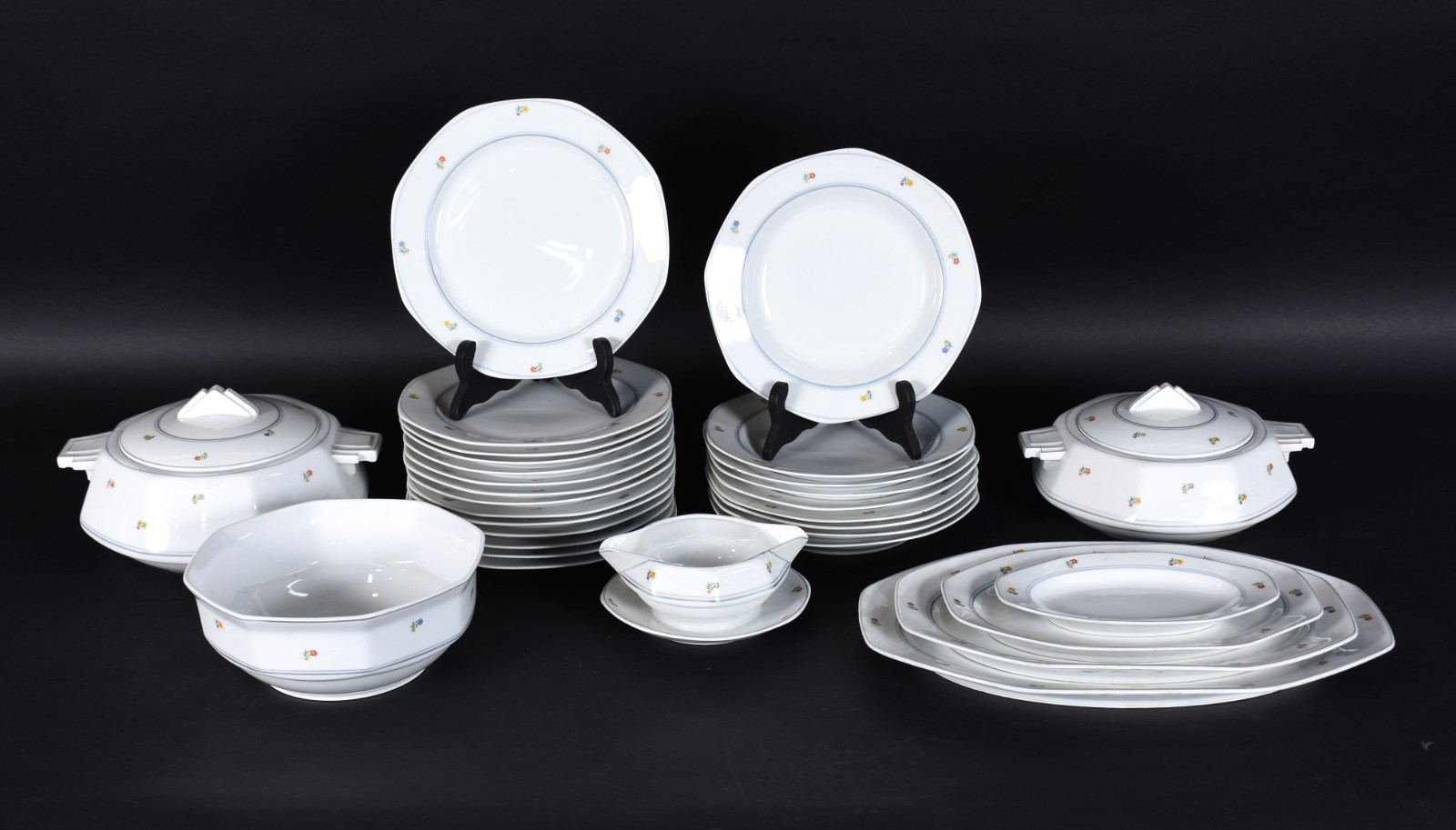 Aparelho de jantar de porcelana portuguesa CANDAL, ao gosto Art Deco... - foto 1 de 4