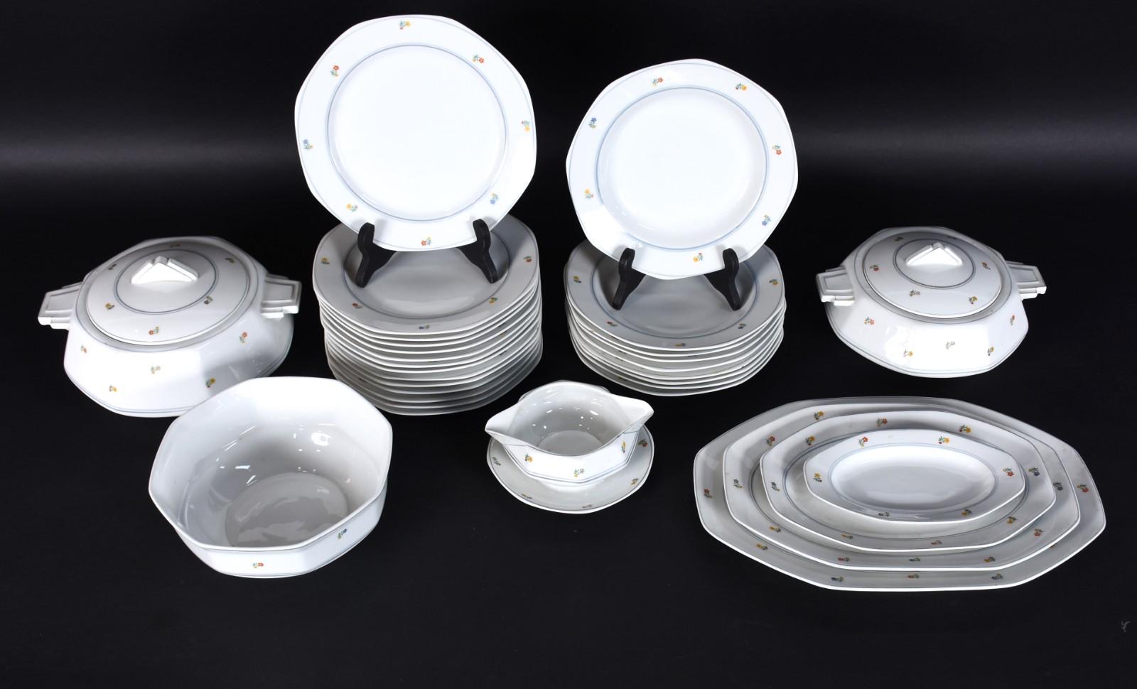 Aparelho de jantar de porcelana portuguesa CANDAL, ao gosto Art Deco... - foto 2 de 4