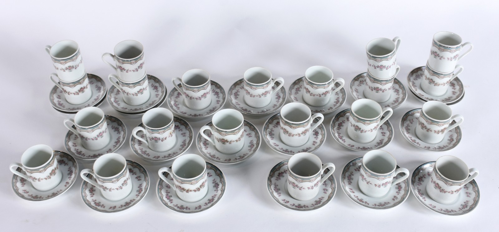 Serviço de jantar de porcelana TSUJI argentina composto de: 23 pratos... - foto 2 de 8
