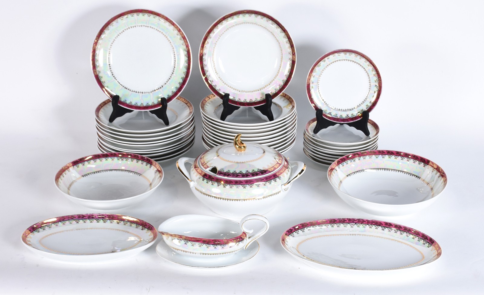Aparelho de jantar de porcelana Schmidt, na cor branca com friso... - foto 1 de 5