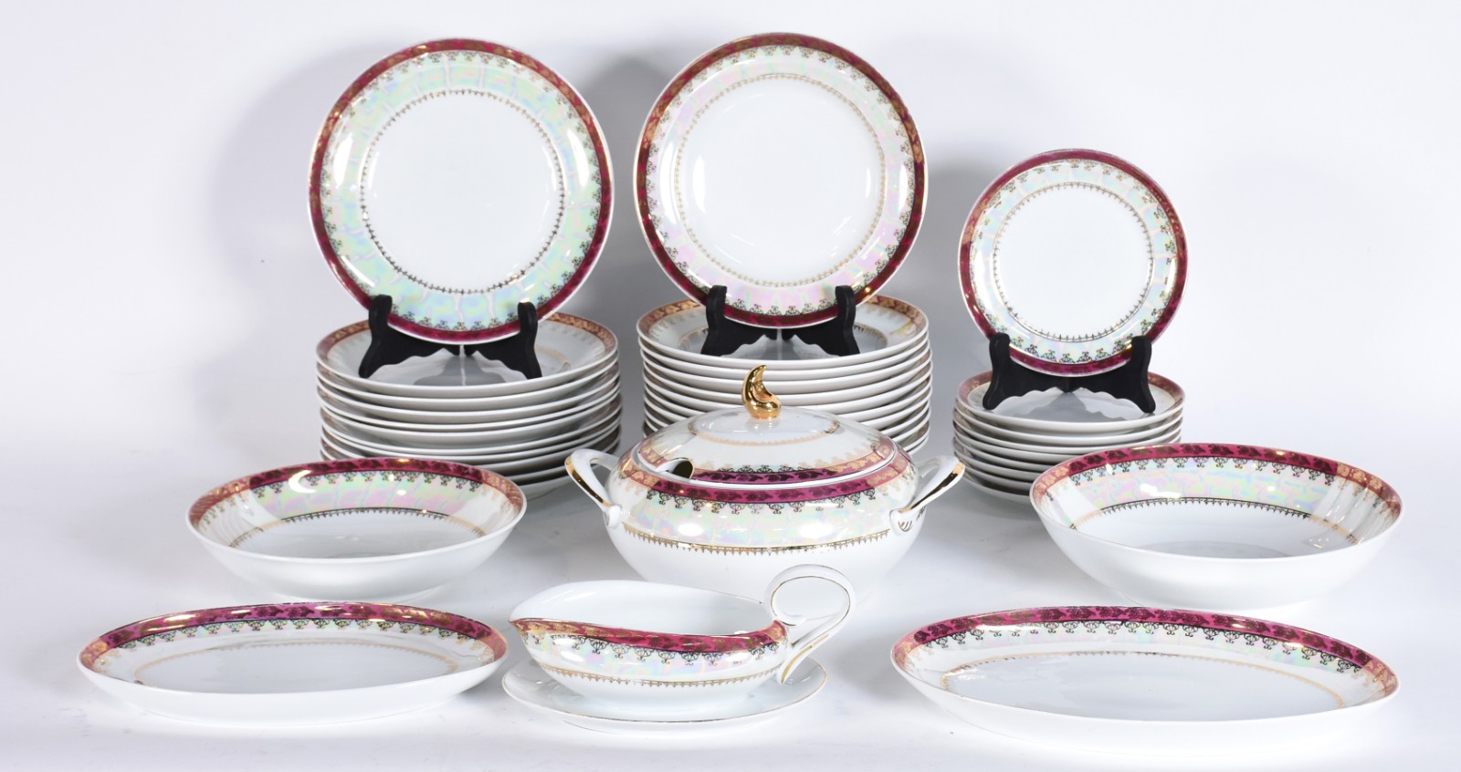 Aparelho de jantar de porcelana Schmidt, na cor branca com friso... - foto 2 de 5