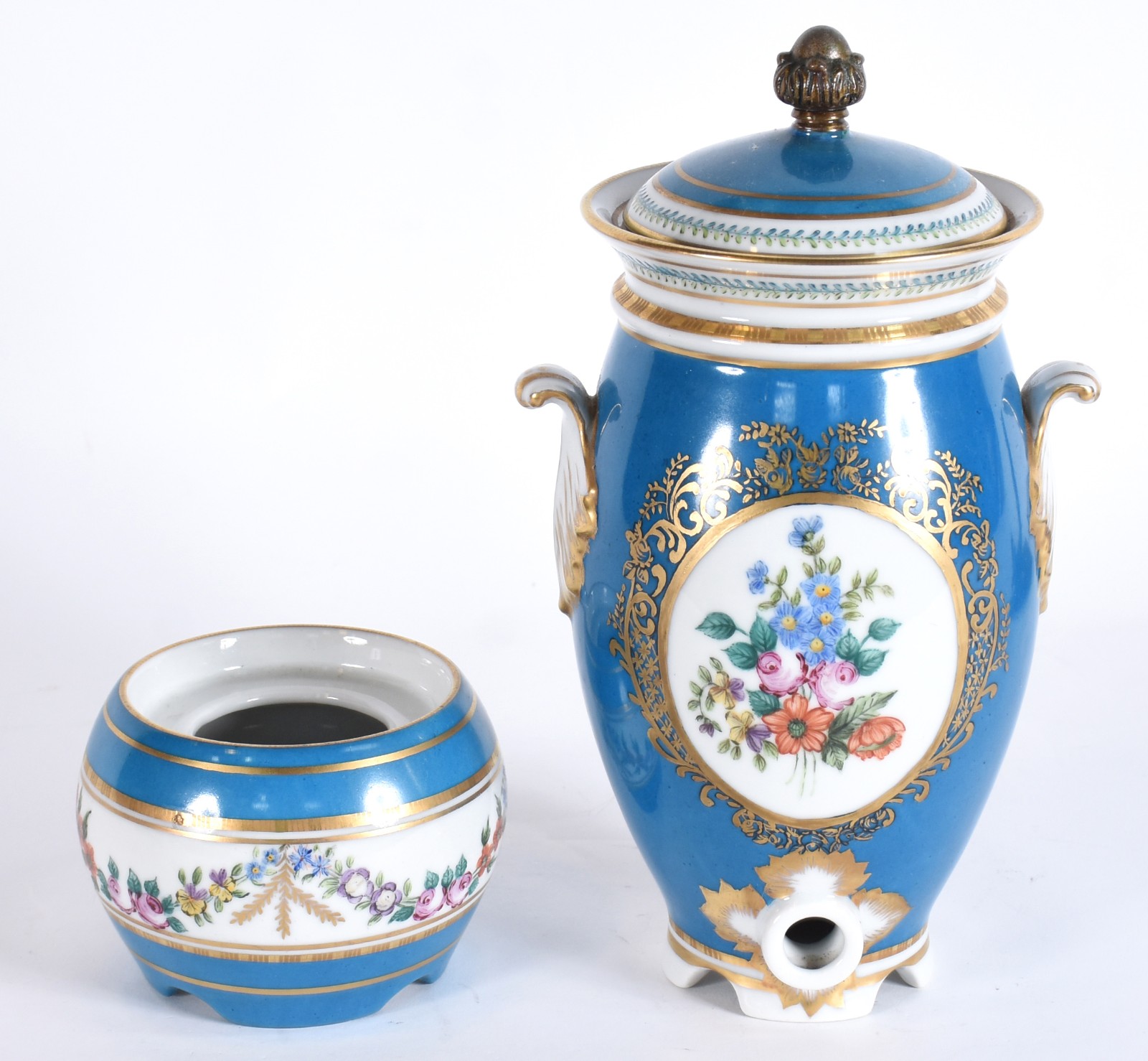 Samovar de porcelana azul turquesa com flores em policromia e frisos... - foto 3 de 8