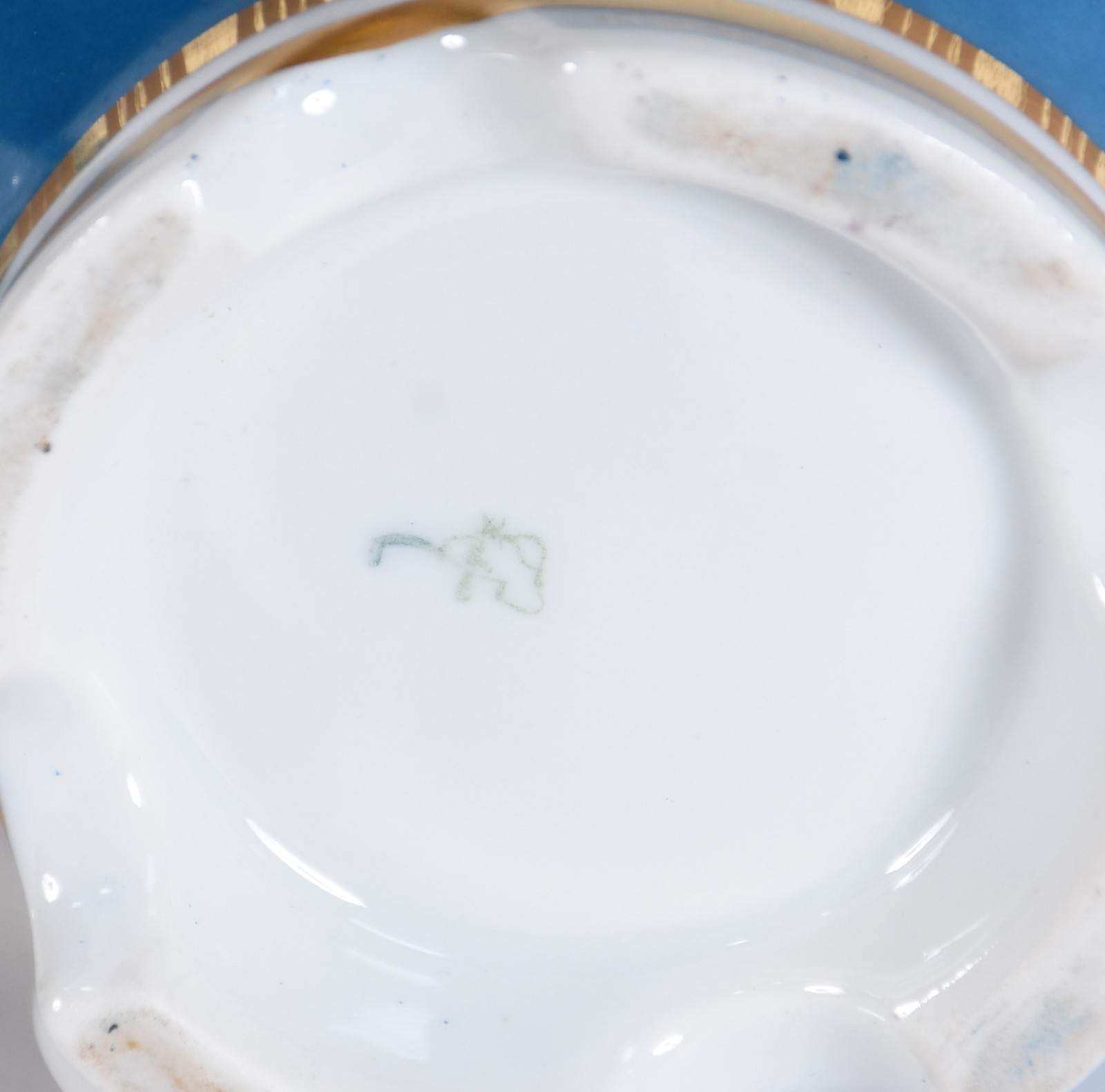 Samovar de porcelana azul turquesa com flores em policromia e frisos... - foto 7 de 8