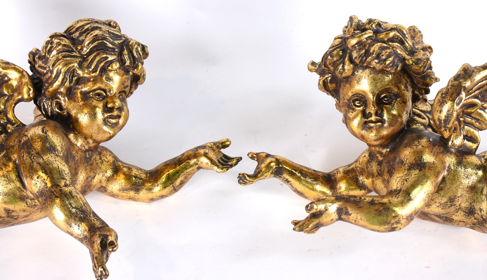 Duas esculturas entalhadas em madeira com folha de ouro representando... - foto 2 de 4