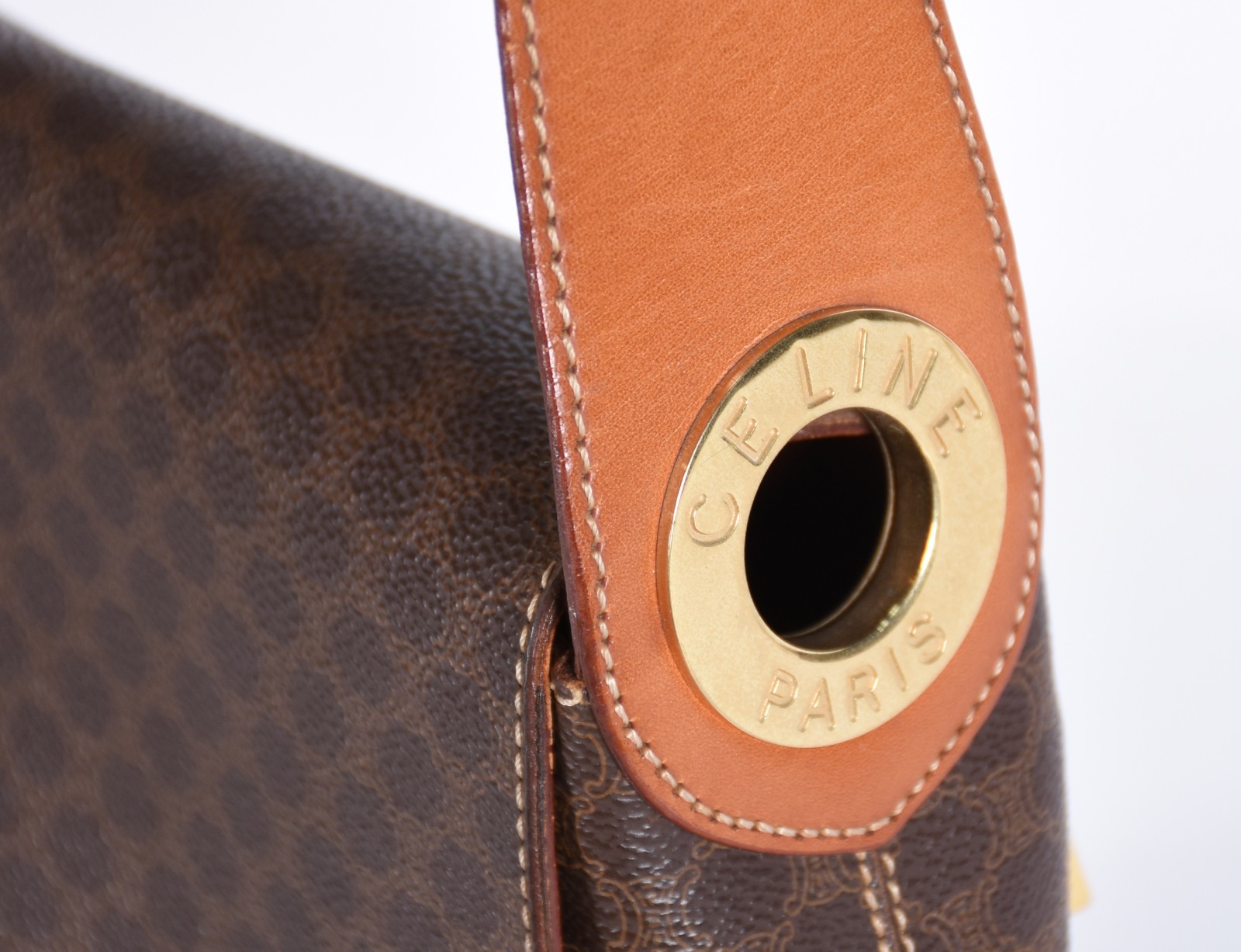 Bolsa feminina da marca "Celine". - foto 3 de 7