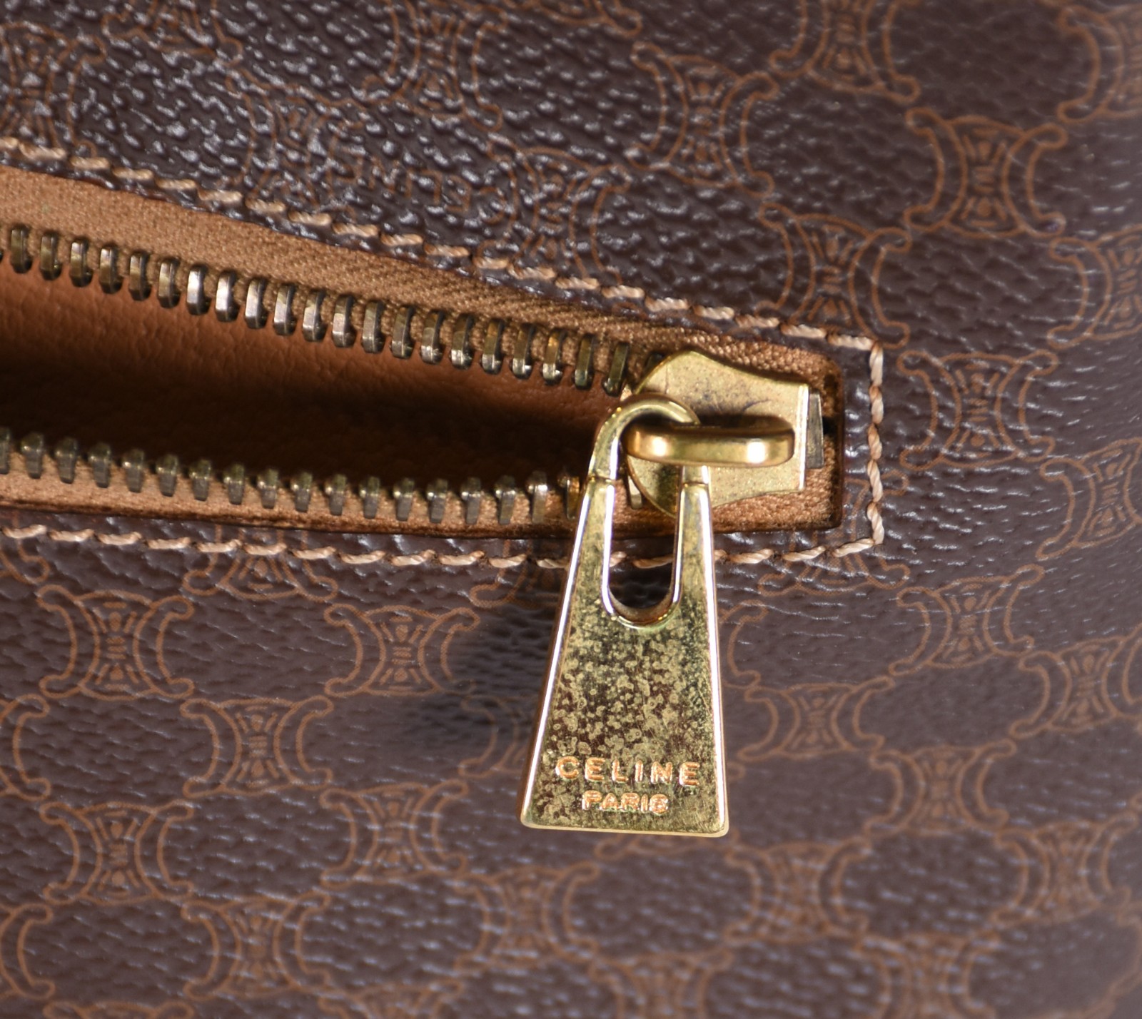 Bolsa feminina da marca "Celine". - foto 5 de 7