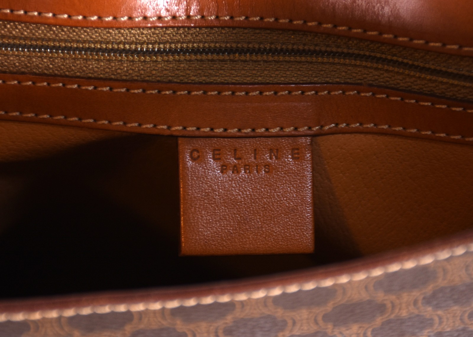 Bolsa feminina da marca "Celine". - foto 6 de 7
