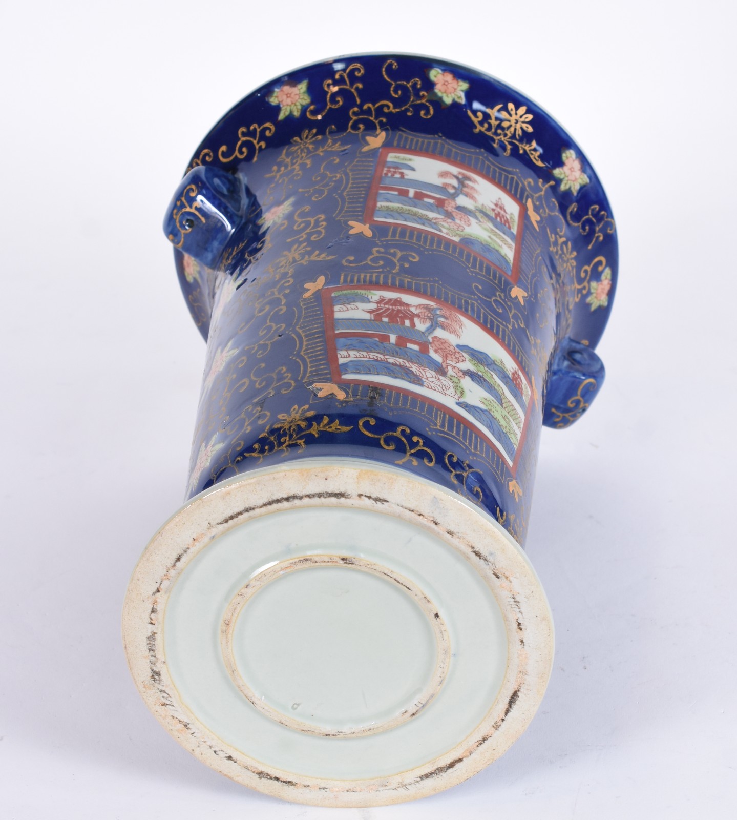 Vaso de porcelana oriental com fundo em azul cobalto decorado com... - foto 4 de 4