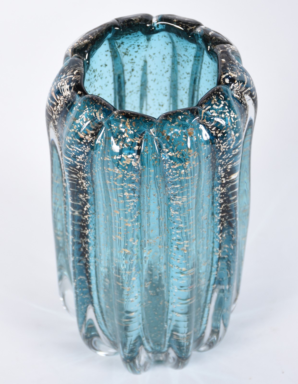 Vaso de vidro decorativo na cor azul com gomos. - foto 2 de 3