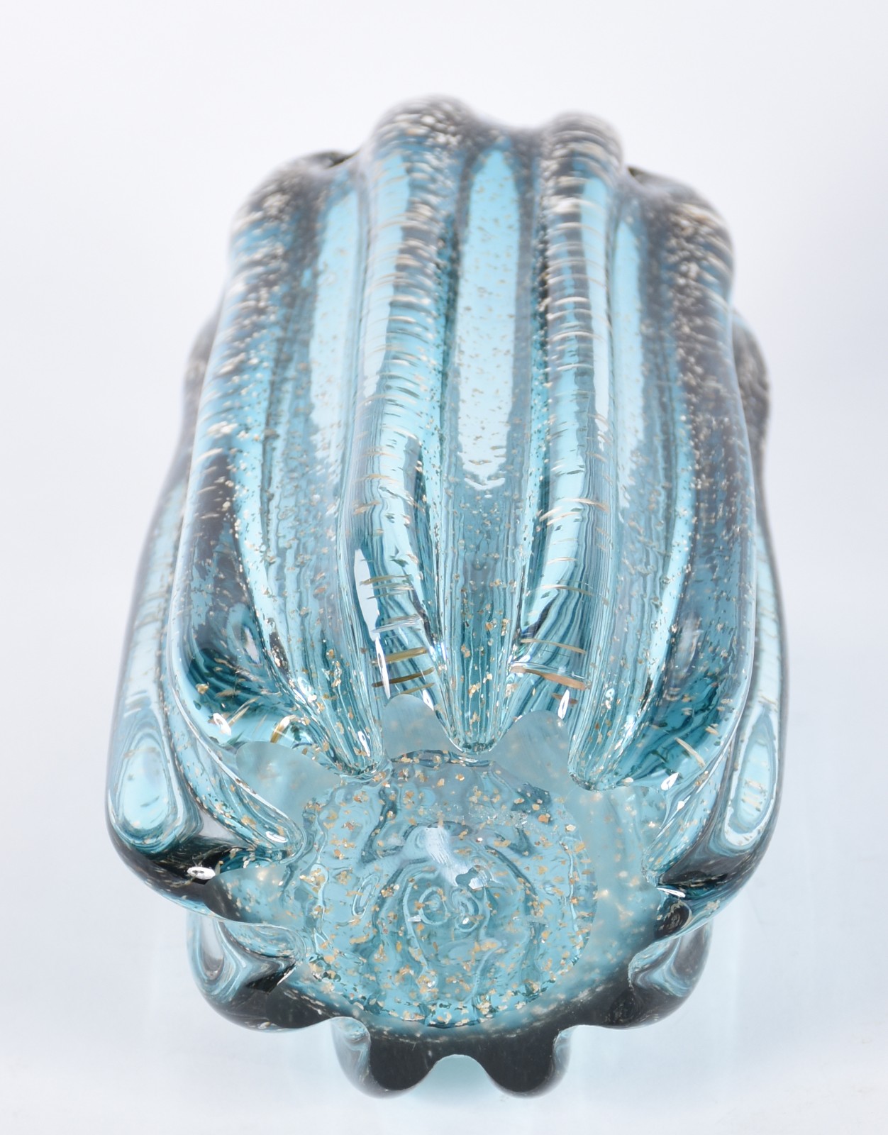 Vaso de vidro decorativo na cor azul com gomos. - foto 3 de 3