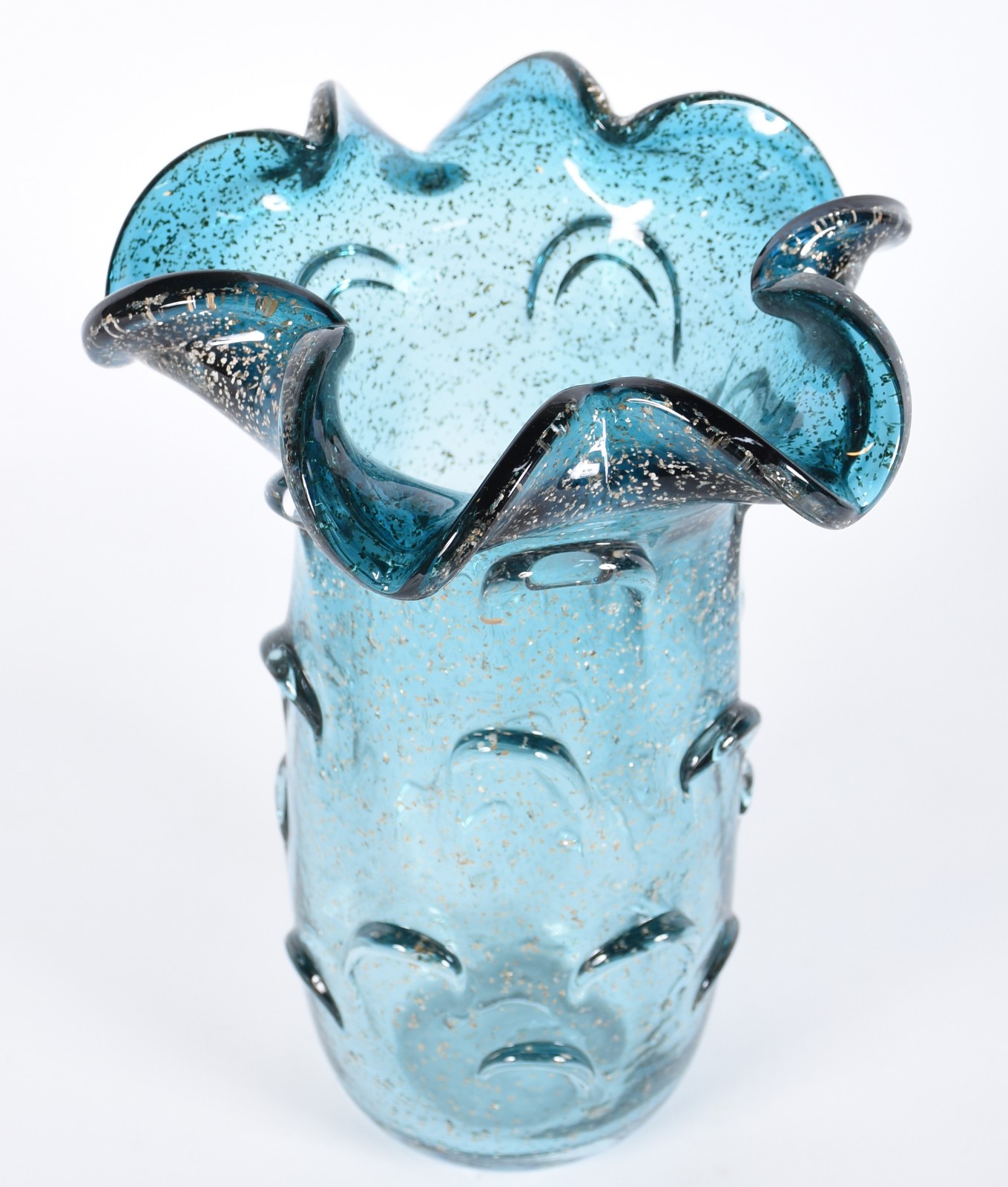Vaso de vidro decorativo na cor azul com borda feitio babado. - foto 2 de 3