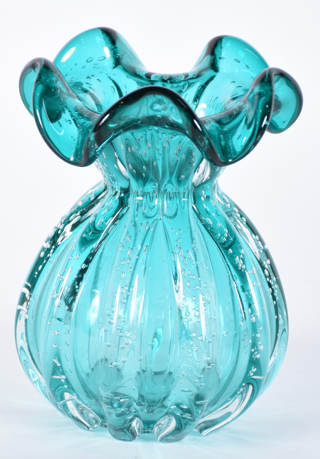 Vaso de vidro decorativo na cor azul, borda no feitio babado. - foto 1 de 3