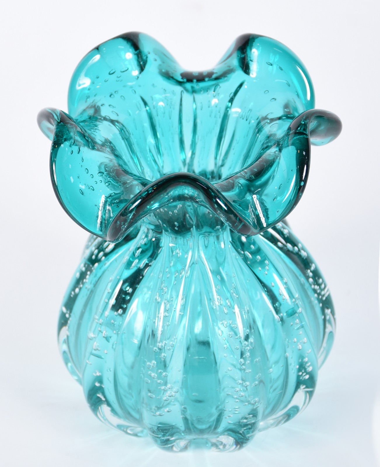 Vaso de vidro decorativo na cor azul, borda no feitio babado. - foto 2 de 3