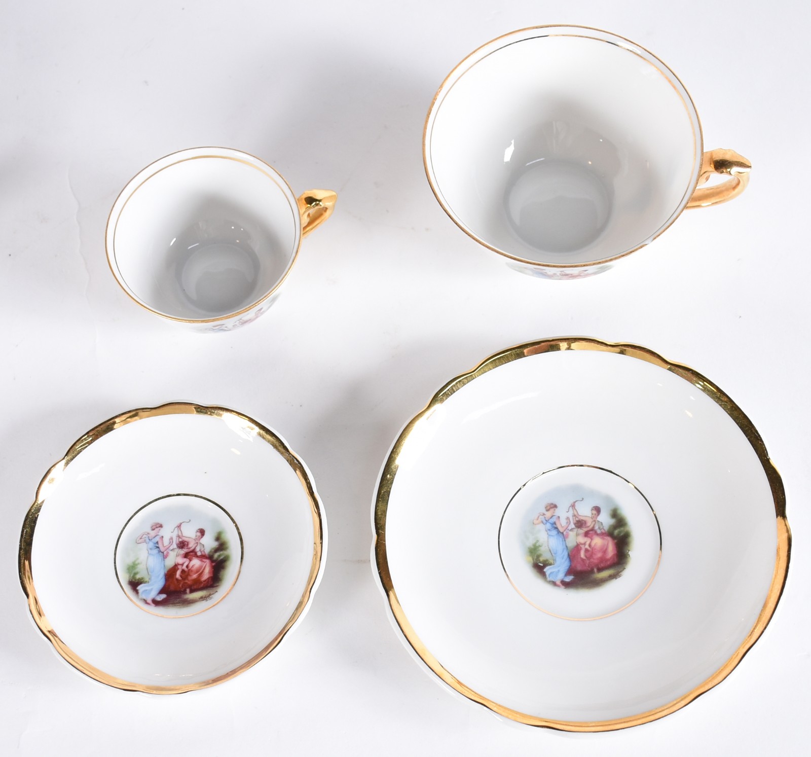 Serviço para chá e café de porcelana Real na cor branca, decorada com... - foto 4 de 6