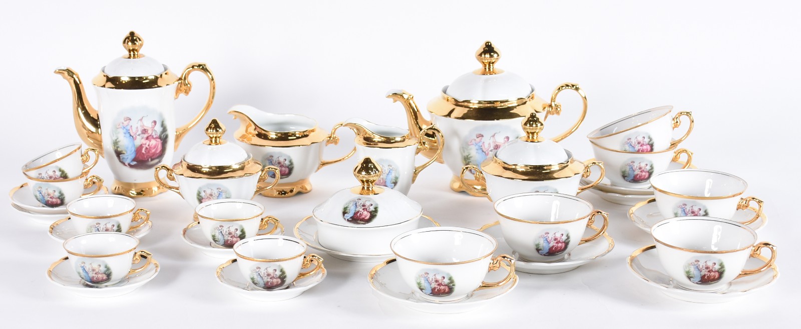 Serviço para chá e café de porcelana Real na cor branca, decorada com... - foto 1 de 6