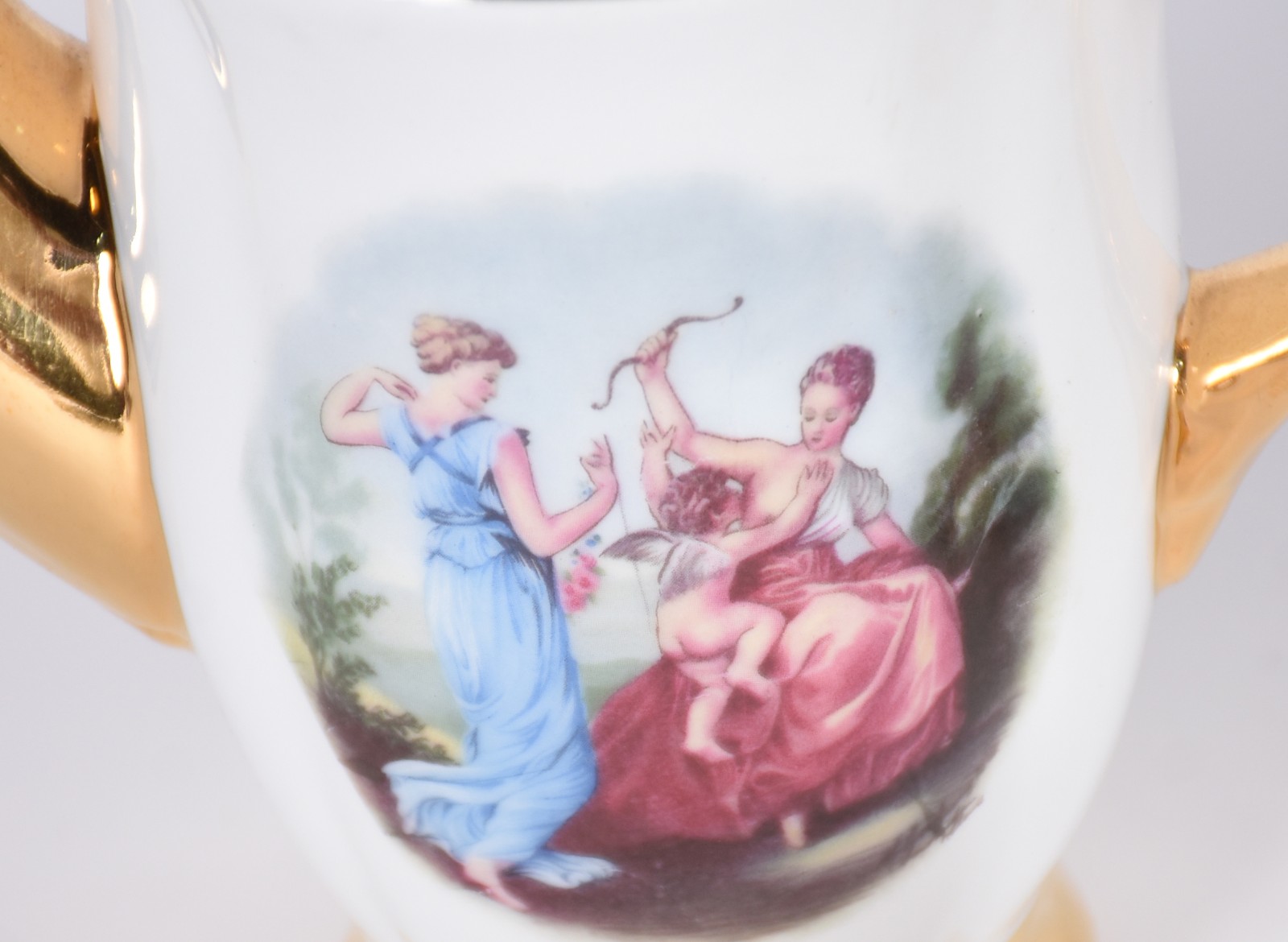 Serviço para chá e café de porcelana Real na cor branca, decorada com... - foto 3 de 6