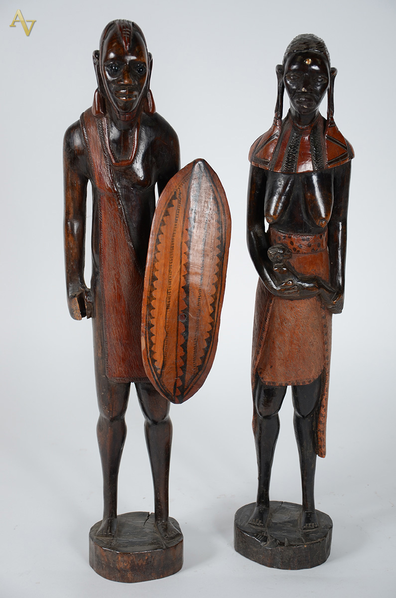 Casal de africanos esculpidos em madeira, alt.61 cm. - Anos 50 - foto 1 de 2