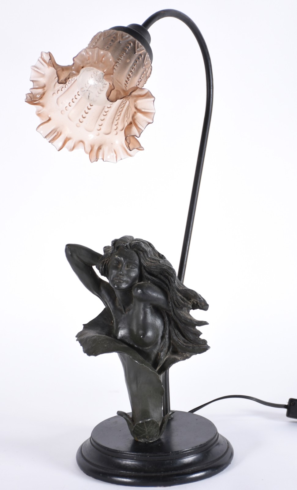 Luminária com base de figura feminina de resina e manda de vidro... - foto 1 de 4
