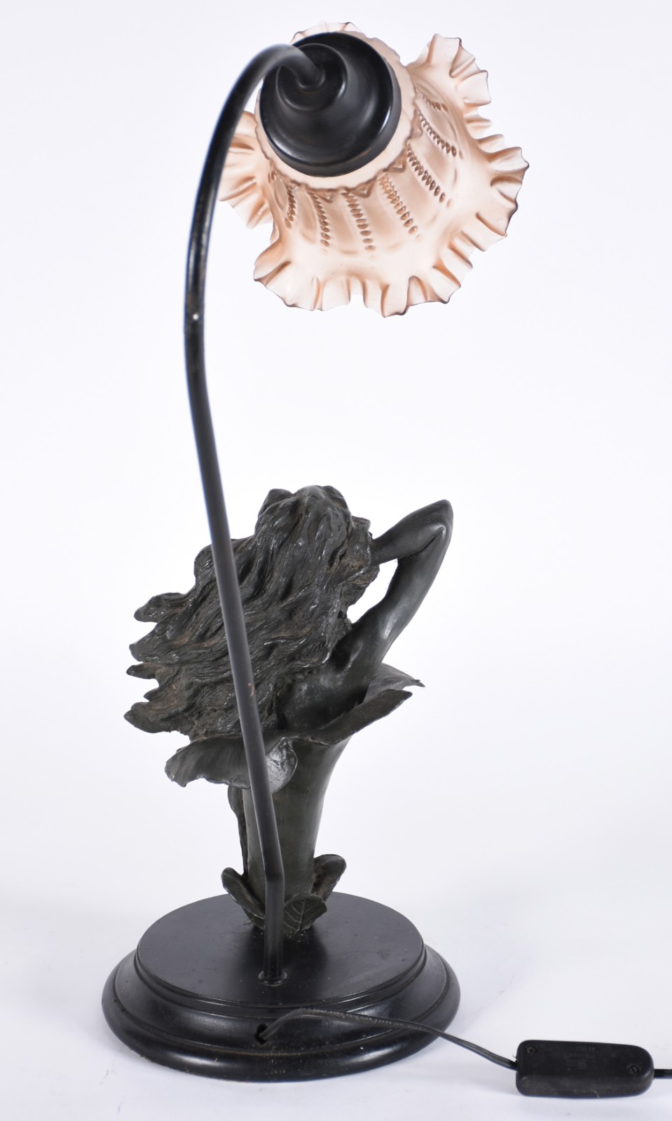 Luminária com base de figura feminina de resina e manda de vidro... - foto 4 de 4