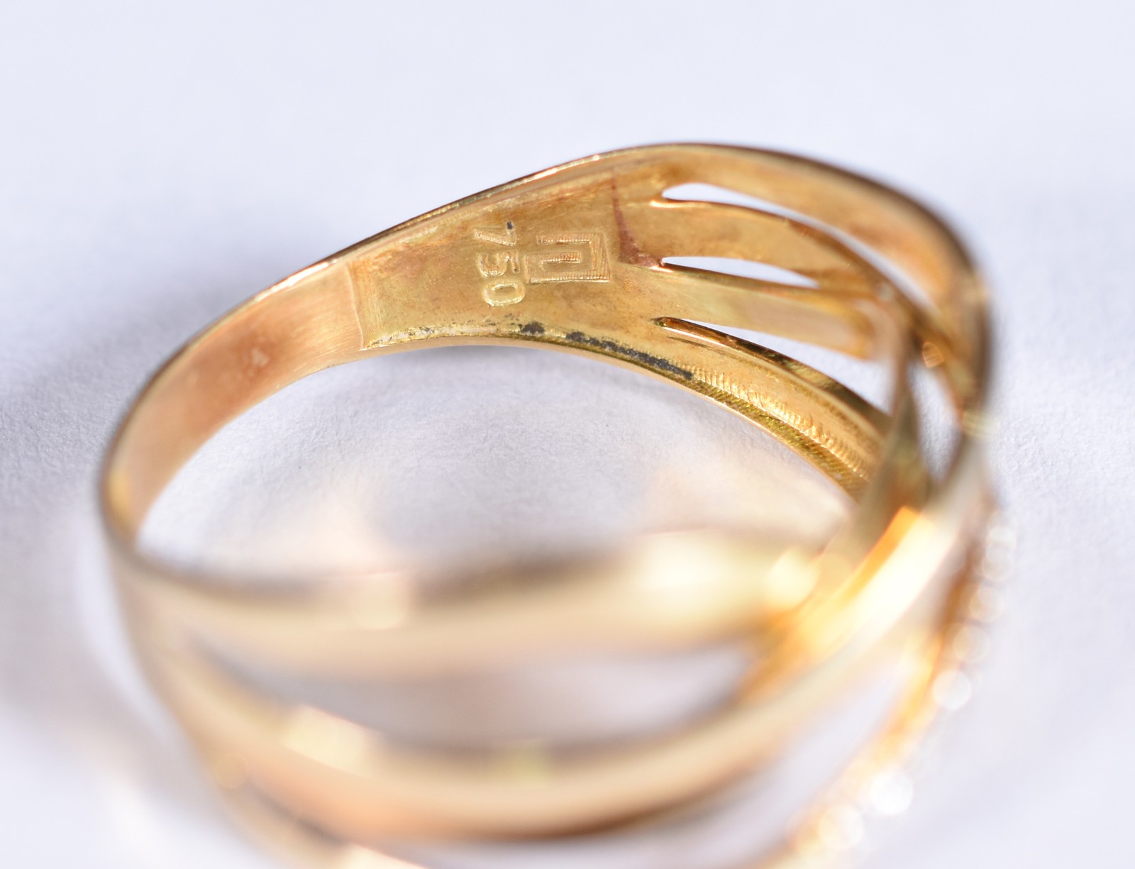 Anel de ouro 18k, contraste 750,feitio entrelaçado com brilhante, aro... - foto 4 de 5