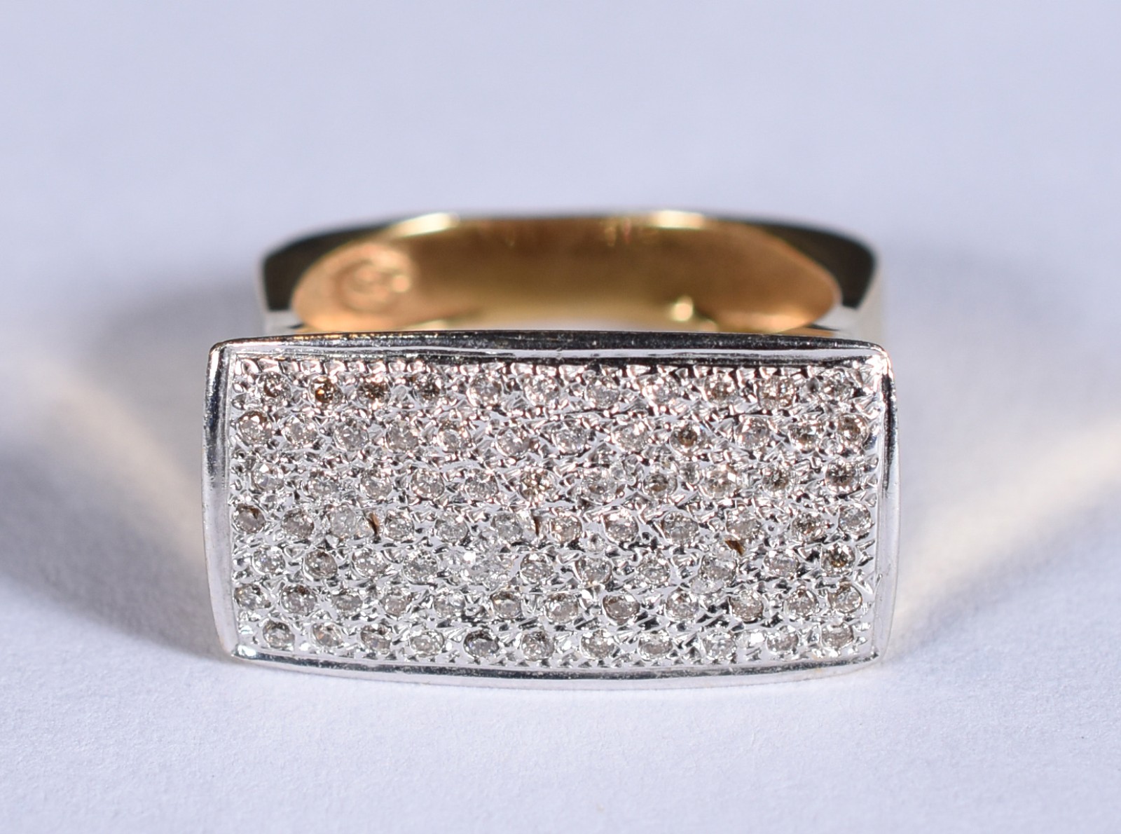 Anel de ouro 18k, contraste 750 cravejado com aproximadamente 38... - foto 3 de 5