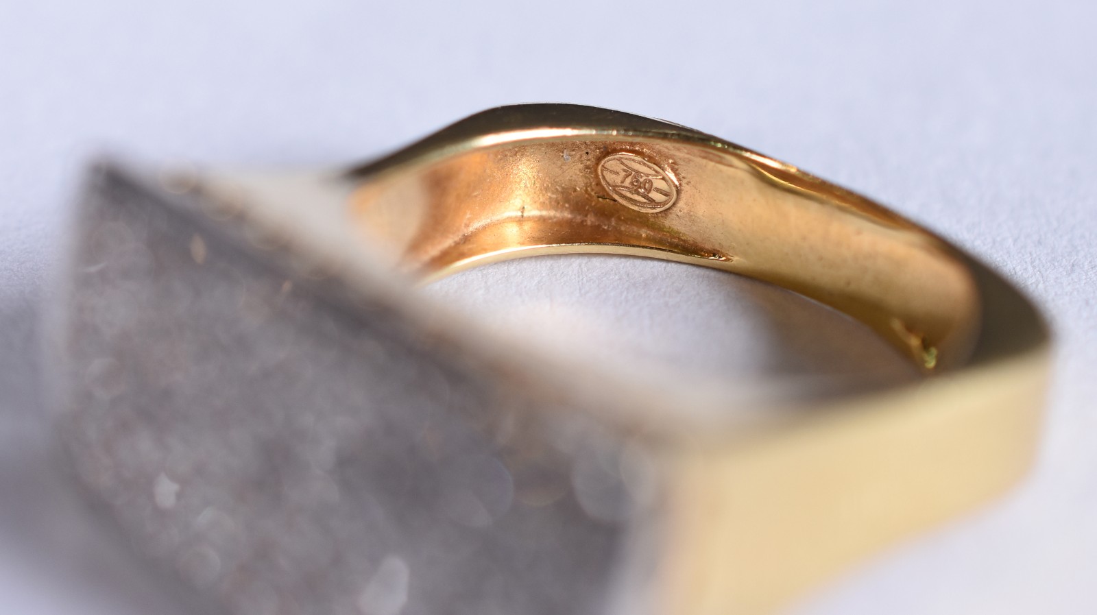 Anel de ouro 18k, contraste 750 cravejado com aproximadamente 38... - foto 5 de 5