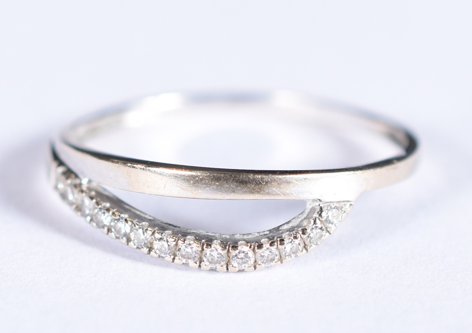 Anel de ouro 18k, contraste 750 com mini brilhantes, aro 18 (Por... - foto 1 de 4