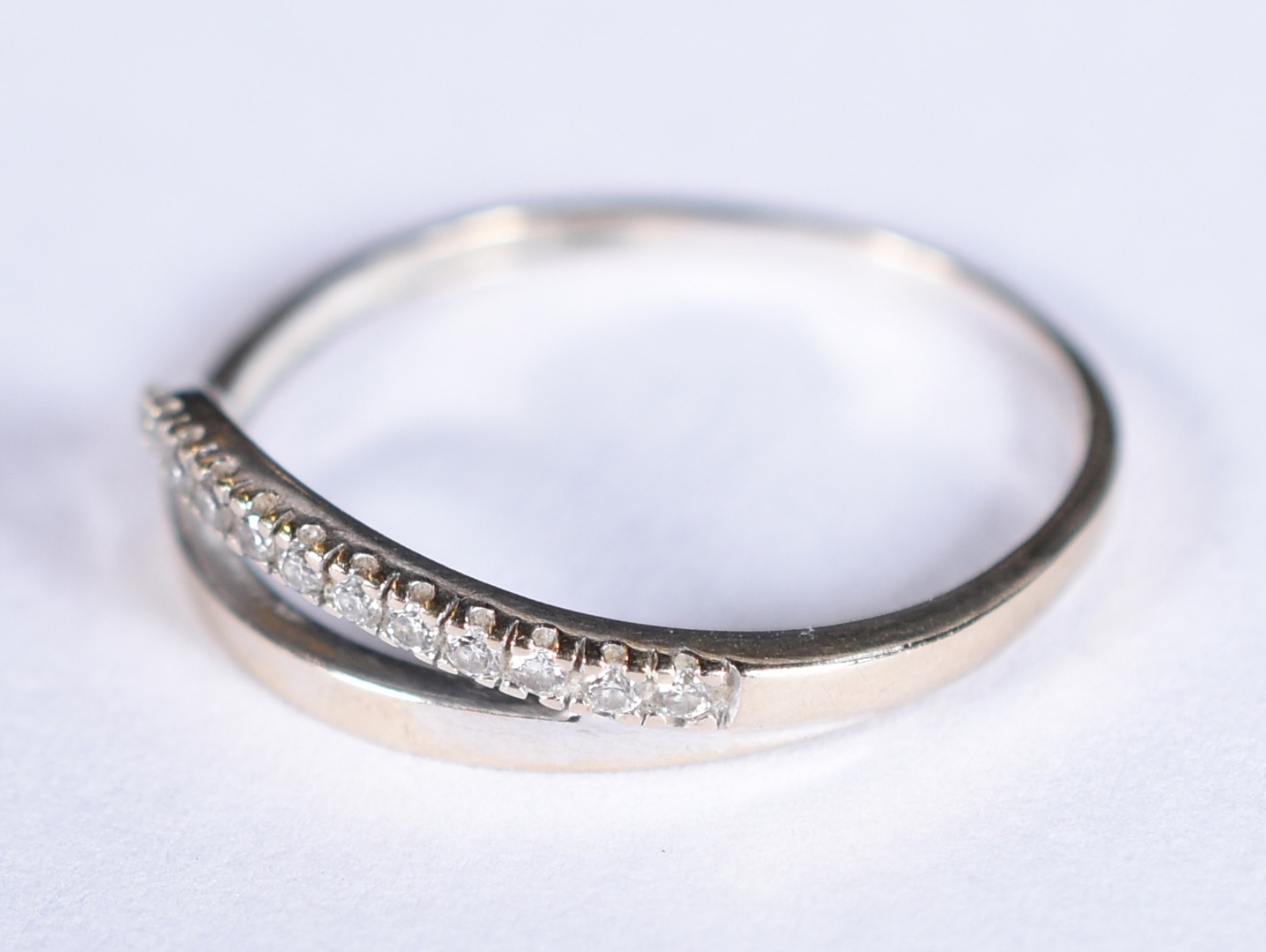 Anel de ouro 18k, contraste 750 com mini brilhantes, aro 18 (Por... - foto 2 de 4
