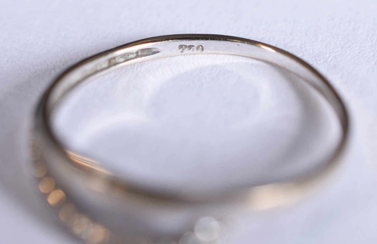 Anel de ouro 18k, contraste 750 com mini brilhantes, aro 18 (Por... - foto 3 de 4