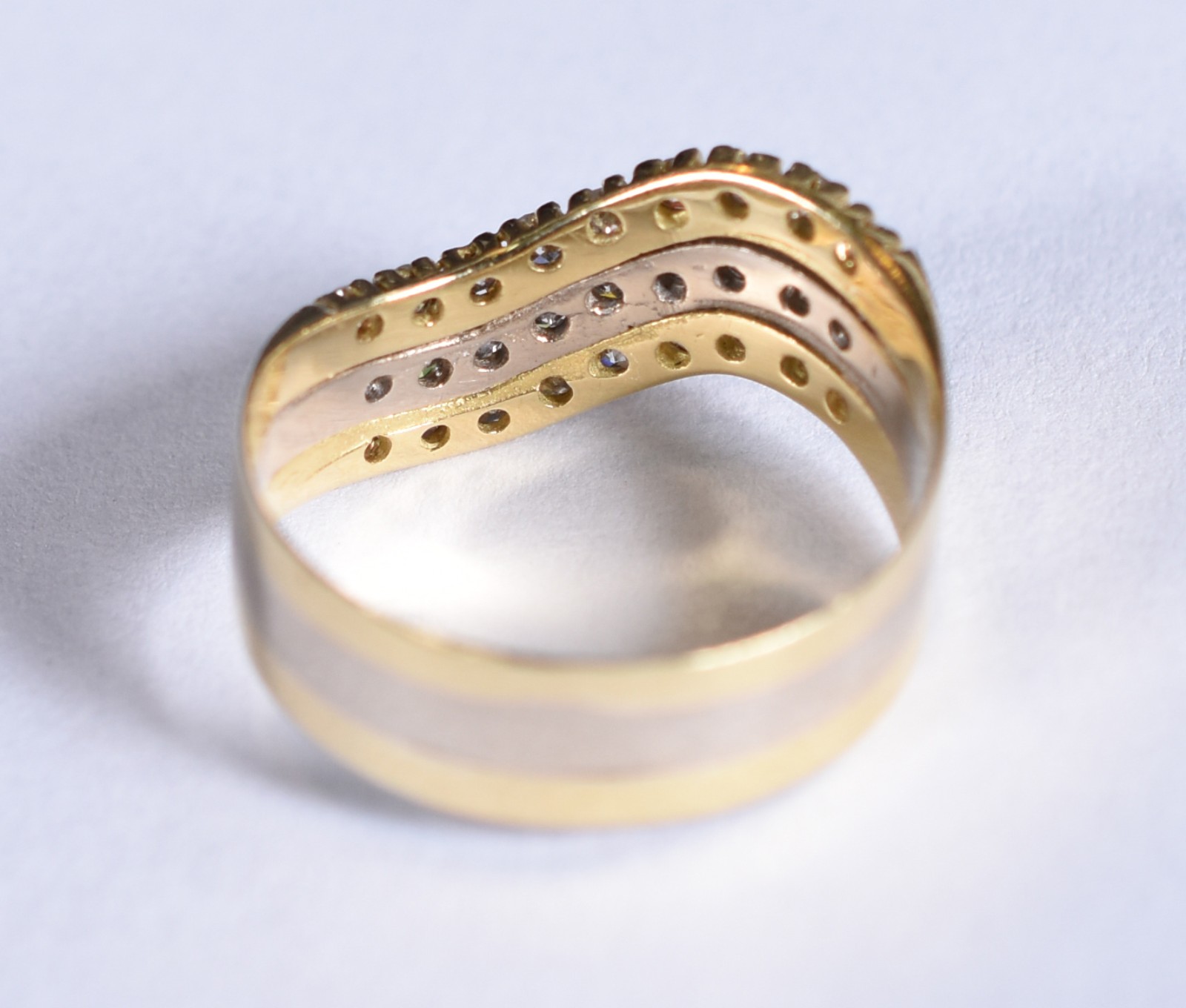 Anel de ouro 18 k, contraste 750 com 27 brilhantes, aro 22 (Por... - foto 3 de 4