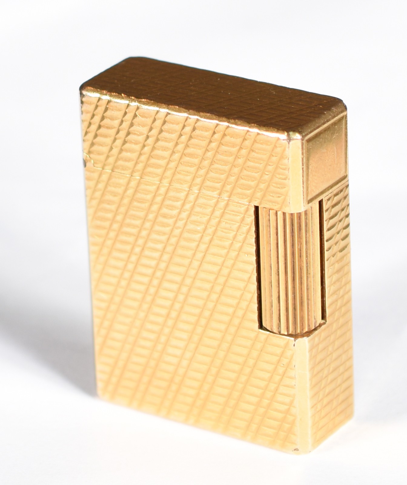 Isqueiro Dupont Francês em plaque d'or, guilhochado perfeito. - foto 1 de 4