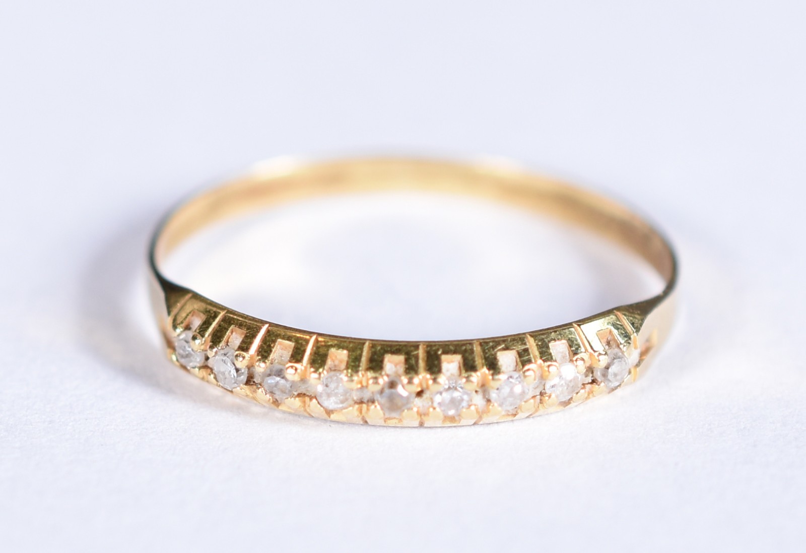 Anel de ouro 18k, contraste 750 cravejado com brilhantes, aro 14 (Por... - foto 1 de 4