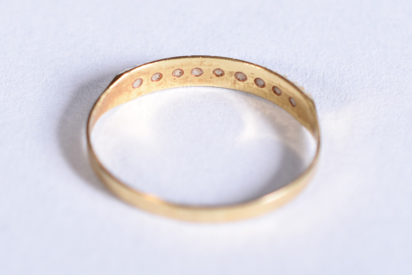 Anel de ouro 18k, contraste 750 cravejado com brilhantes, aro 14 (Por... - foto 2 de 4